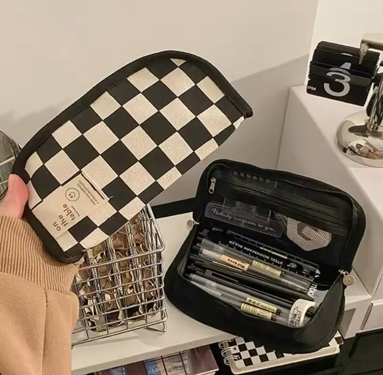 Lapicera de Tela a Cuadros – Estilo y Funcionalidad en un Solo Lugar