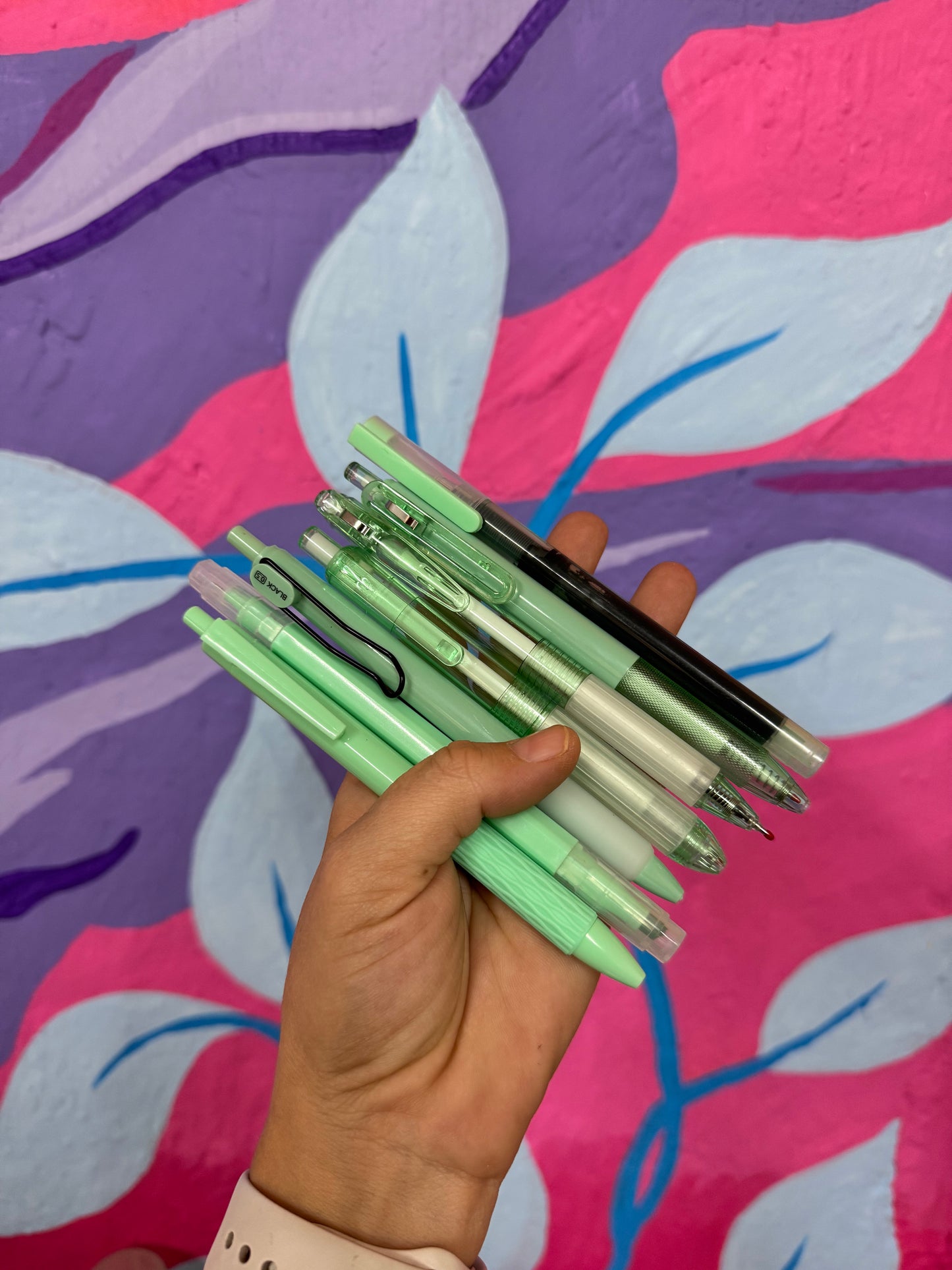 Set de Plumas y Marcadores 7 en 1 – Escritura y Estilo en un Solo Kit ✍️✨