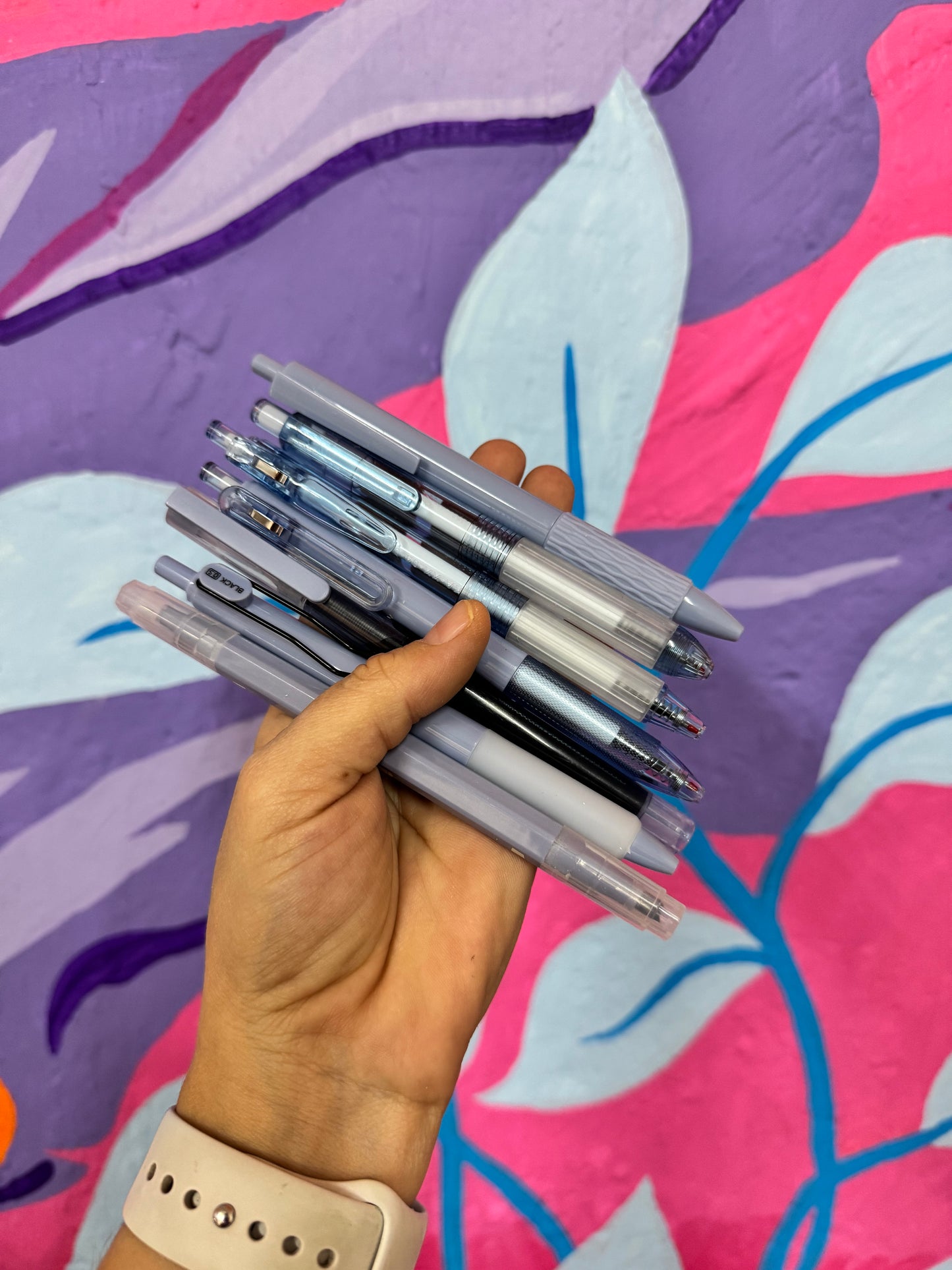 Set de Plumas y Marcadores 7 en 1 – Escritura y Estilo en un Solo Kit ✍️✨